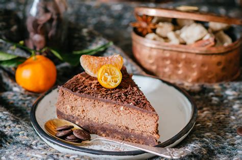 čokoladni cheesecake brez peke, bogat in kremast