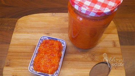 Sterilizirani kozarci in napolnjeni kozarci ajvarja