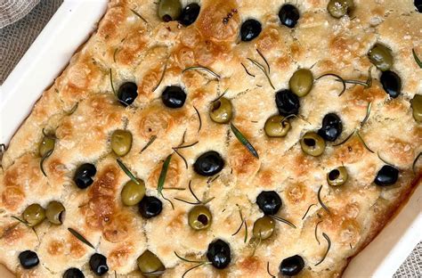 Peka z olivami (npr. focaccia z olivami)