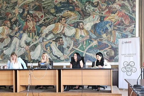 Tematska fotografija ementalca v hlebcu
