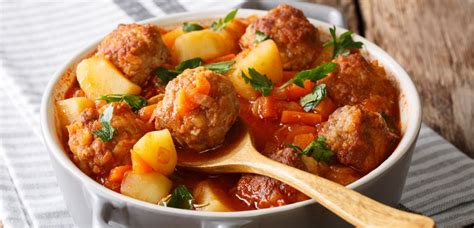 seznam sestavin za juho z mediteranskimi mesnimi kroglicami