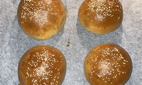 Končane pečene bombetke s sezamom