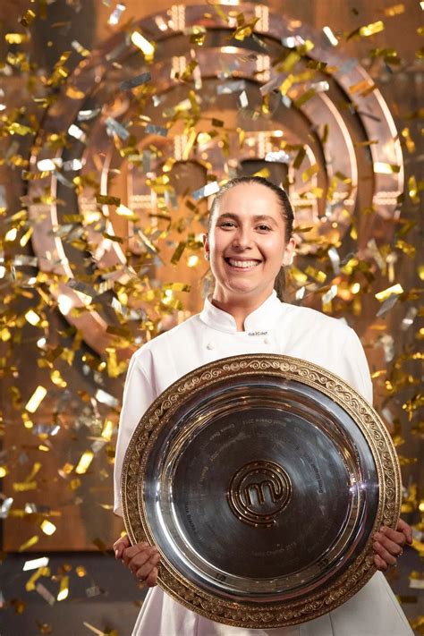 Thematic photo of a MasterChef winner preparing a dish