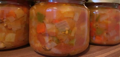 Priprava sveže zelenjave za omako