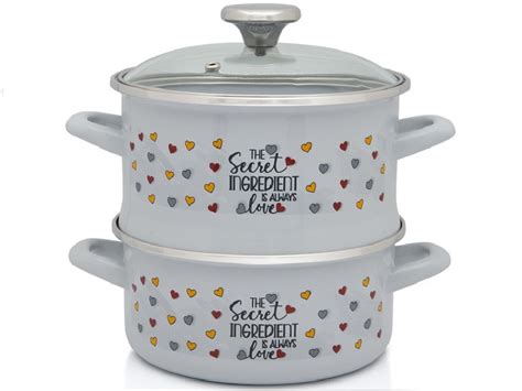 Ilustracija mrežice za kuhanje na pari, ki prikazuje njeno vsestransko uporabo kot cedilo in posodo za sadje.