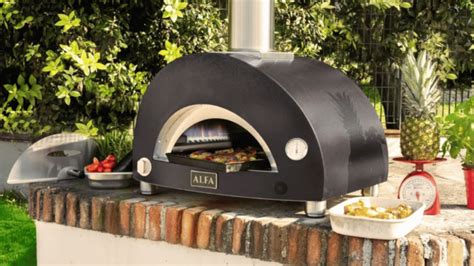 Primer sodobne prenosne pizza peči za domačo uporabo