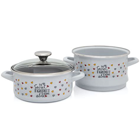 model za božični puding v loncu med kuhanjem na pari