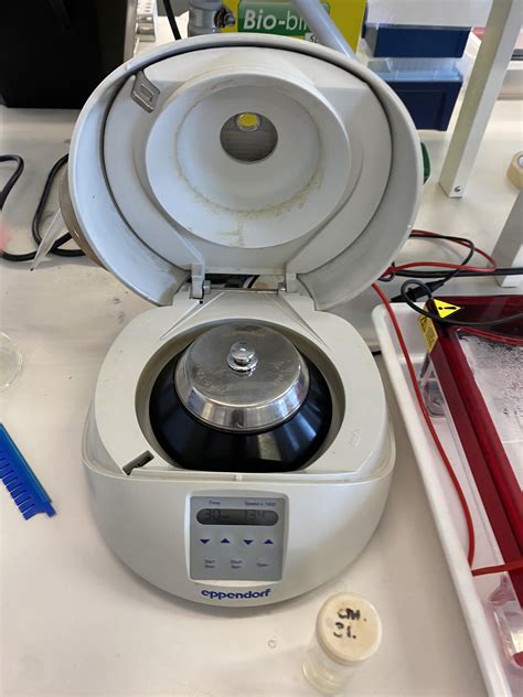 Fotografija solatne centrifuge v akciji