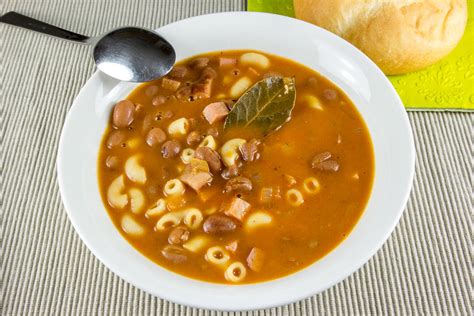 enolončnica pašta fižol v loncu