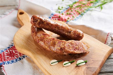 Belokranjska žitna klobasa postrežena z enolončnico