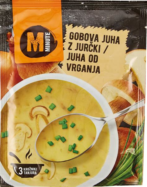 Tematska fotografija skodelice gobove juhe z jurčki, z vrečko Podravka v ozadju