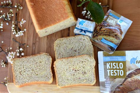 Sestavine za kostanjev nadev: kruh, kostanj, brusnice, zelišča