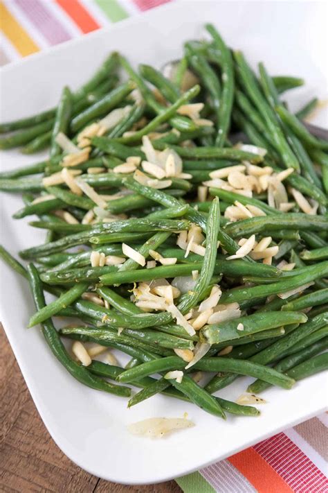 Photo of roasted green beans with garlic and almonds