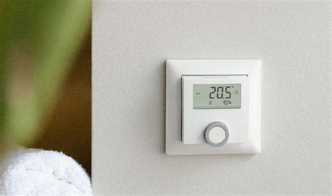 infografika procesa vzhajanja testa s časovnimi intervali (sobna temperatura, hladilnik, končno vzhajanje)