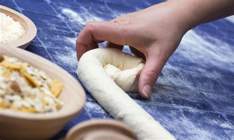 prikaz različnih oblikovanja bureka in pit v pekaču