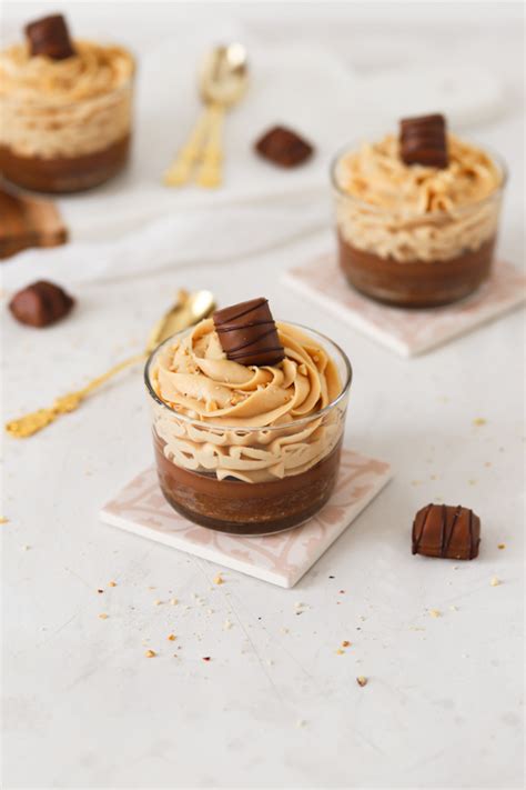 Kinder Bueno v kozarcu