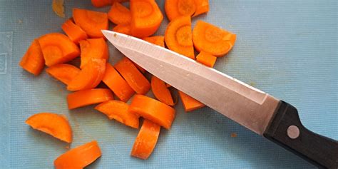 Fotografija masla na deski za rezanje.