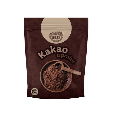 Fotografija, ki prikazuje presejanje suhih sestavin, kot so moka in kakav v prahu