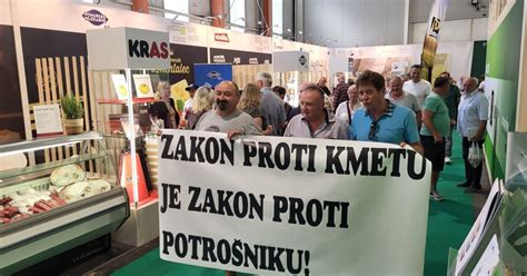 kulinarični kotiček na sejmu AGRA z raznolikimi slovenskimi izdelki
