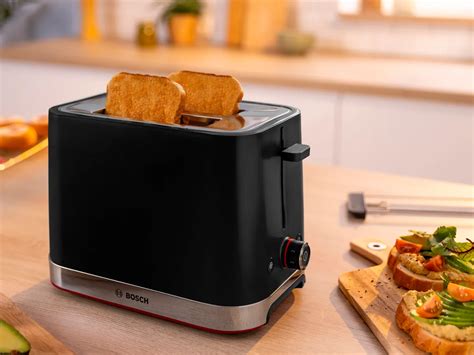 toaster z zlato popečenim toastom