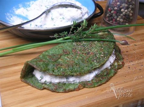 slika nadevanih palačink s skutnim nadevom