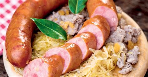 Fotografija: Ajdovi žganci s kislim zeljem in klobaso