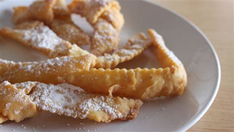 Pripravljene miške, potresene s sladkorjem v prahu