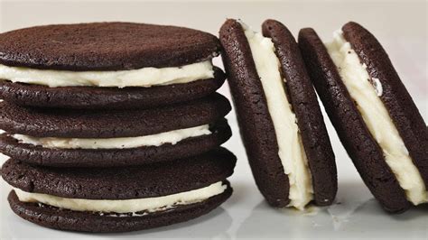 Thematic photo of chocolate cream and cookies