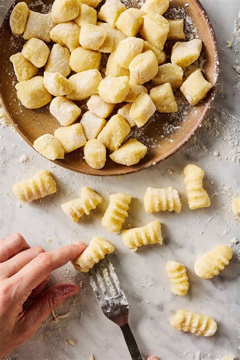 Infographic: Steps for making gnocchi dough