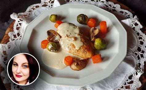 Thematično foto brstičnega ohrovta v smetanovi omaki