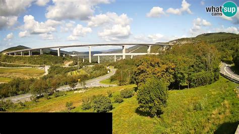 Panoramski pogled na viadukt Črni Kal s terase Viki Burgerja