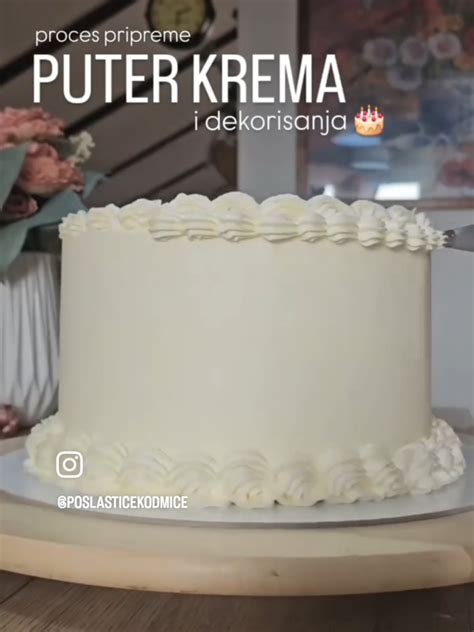 Fotografija dobro ohlajene torte pred prelivanjem