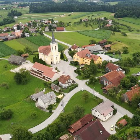 Zemljevid Šmartnega v Rožni dolini z označenimi gostinskimi obrati