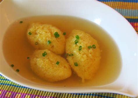 Pripravljeni cmoki za dodajanje v juho.