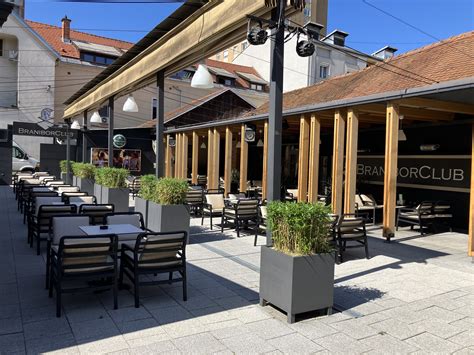 Notranjost Gostišča Jurg s tradicionalnim in toplim ambientom