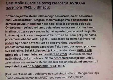 Fotografija kipa Moše Pijade pred muzejem AVNOJ-a