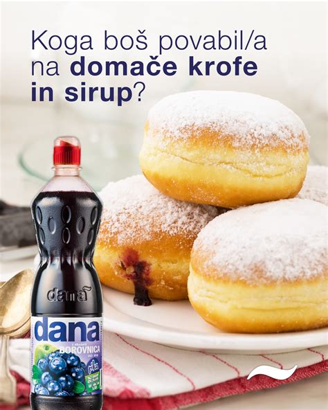 dekorativna fotografija krofa z marelično marmelado in sladkorjem v prahu