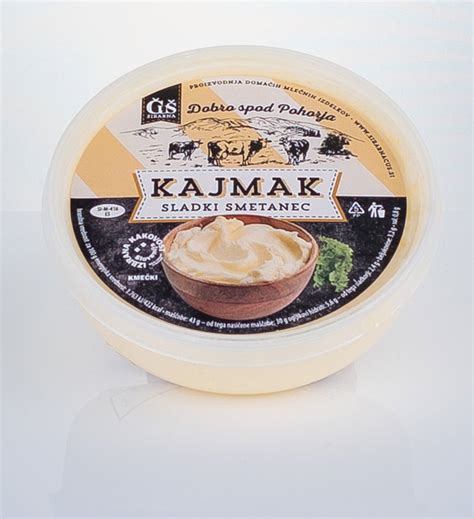 različni izdelki iz mleka: sir, maslo, smetana