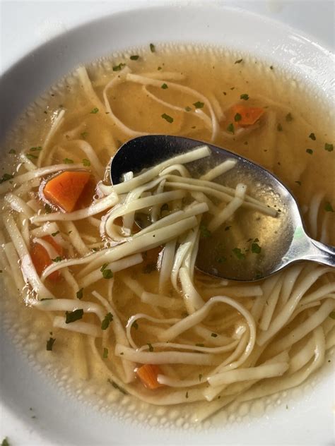 Fotografija bistre juhe, consommé
