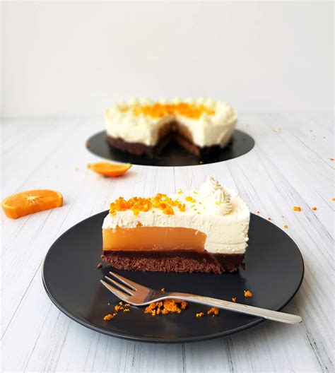 Plasti čokopomarančne torte v tortnem obroču