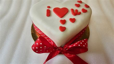 Tematska fotografija jagodne torte za valentinovo