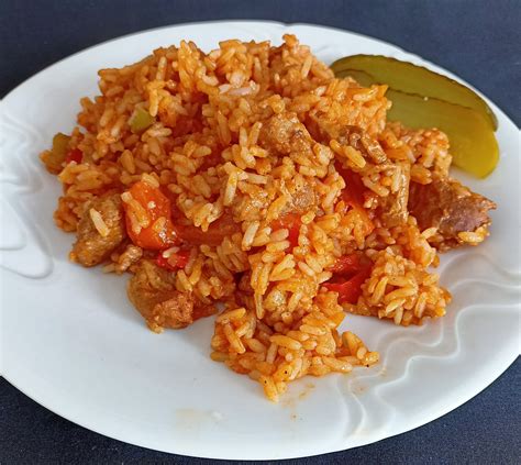 Thematic photo of a large pot of freshly cooked dzuvec riž