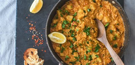 Curry z rdečo lečo in sladkim krompirjem