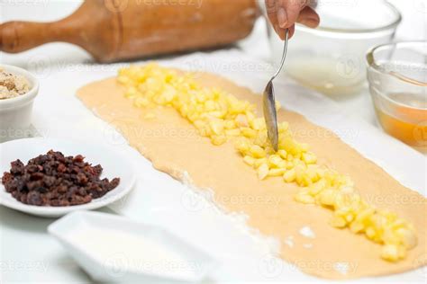 Infographic: Step-by-step preparation of strudel filling