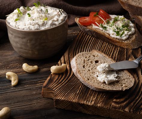 Infografika: sestavine za veganski sir iz indijskih oreščkov