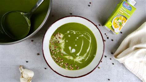Kolaž fotografij različnih jedi z blitvo, kot so fritata, juha in palačinke