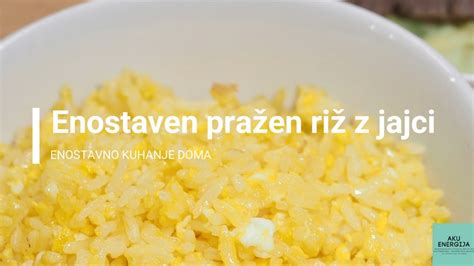 Serviran pražen riž z jajci, posut z mlado čebulo