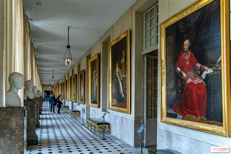 Fotografija prerezanih, polnjenih francoskih štruc