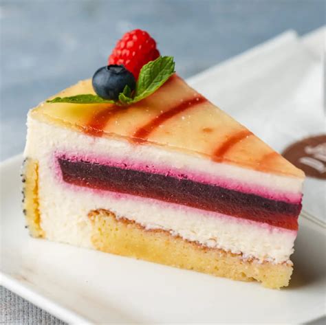 fotografija Dulcis torte in raznolikih sladic v čašah