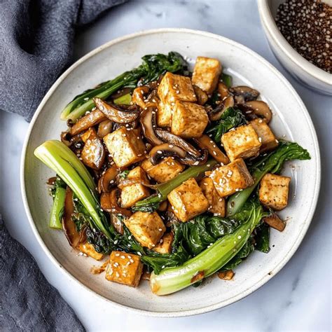 Infographics showing steps of preparing the tofu mushroom sauce